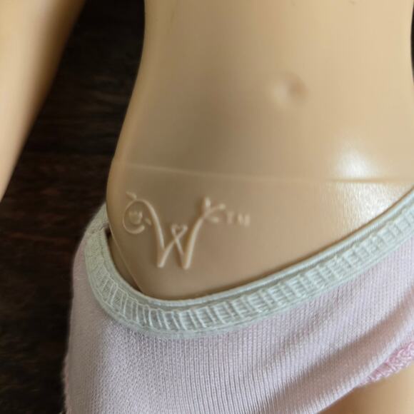 American Girl Willie Wishers 14" Willa Doll with Straight Hair Rain Boot Outfit - Picture 7 of 9